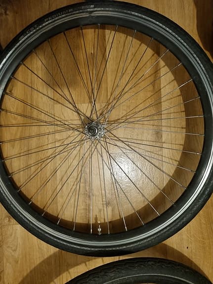 cykel fälgar och däck - 28 tum