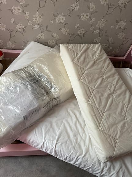 IKEA madrass för säng vit