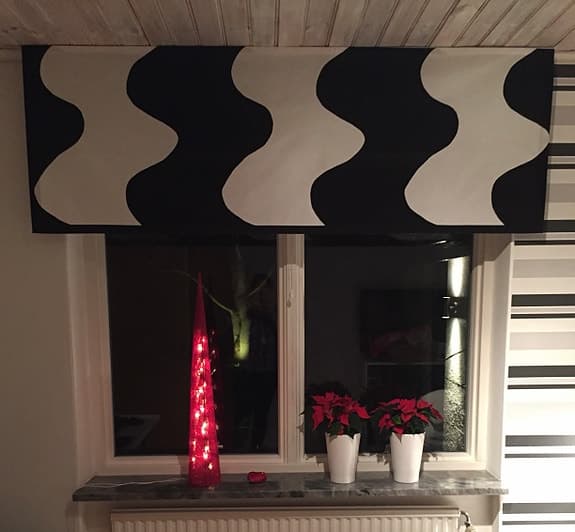Marimekko gardinkappa svart vit med gardinstång