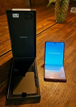 Samsung Galaxy Z flip 7, 256 GB vikbar "Coral red".