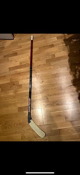 Hockeyklubba Bauer Erik Gustavsson.