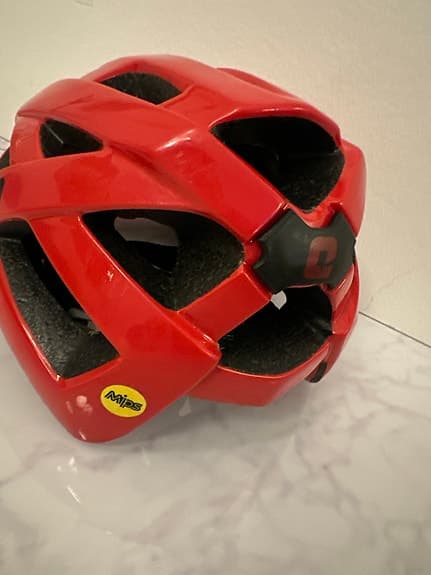 Etto cykelhjälm röd med MIPS