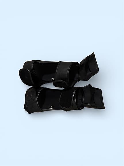 Venom benskydd MMA/MUAI THAI