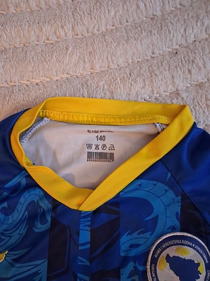 Fotbollsställ barn Bosnien storlek 140