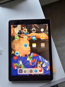 Apple iPad Air 128 GB + kartong, laddare