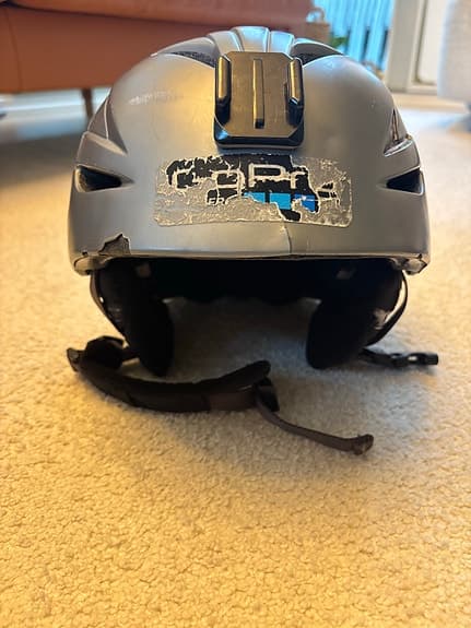 Giro skid- och snowboardhjälm grå