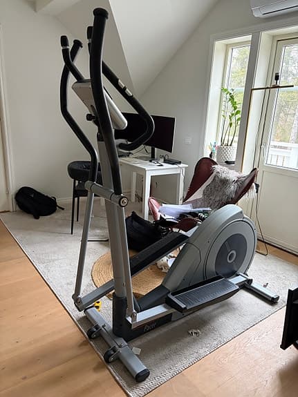Crosstrainer med display grå/svart