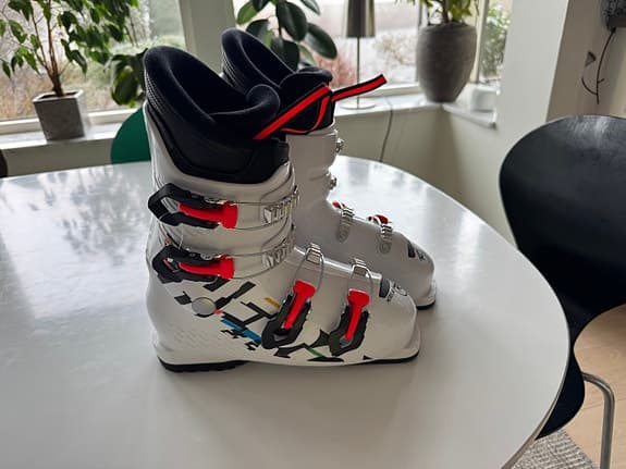 Slalompjäxa Rossignol Hero J4 285 mm