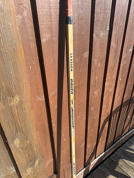 Larson Bruun ishockeyklubba trä gul