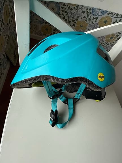 Specialized cykelhjälm turkos med MIPS stl 46-51 barn