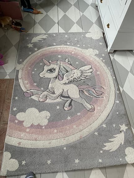 Matta till barnrum 120x170 cm. Enhörning🦄