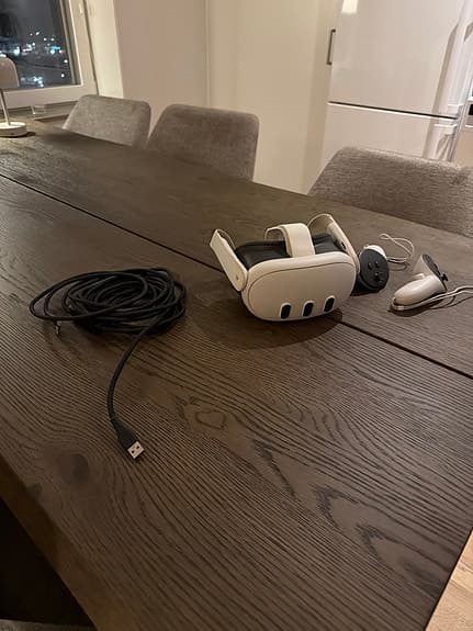 Oculus Quest 3 VR-headset med handkontroller och länk-kabel