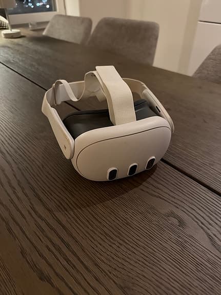 Oculus Quest 3 VR-headset med handkontroller och länk-kabel