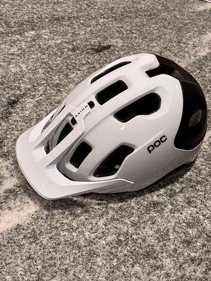 POC Axion Mips cykelhjälm