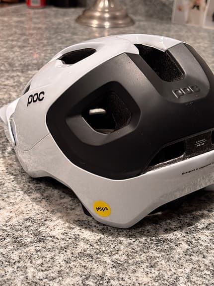 POC Axion Mips cykelhjälm