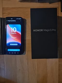 Honor Magic5 Pro smartphone med laddare och fodral