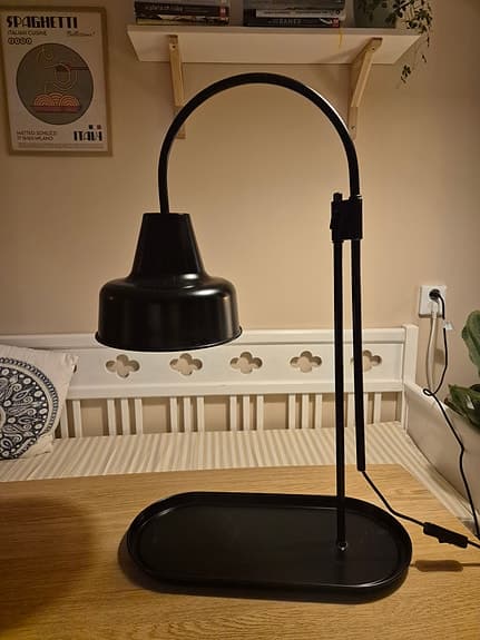 Svart växtlampa