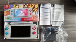 Nintendo Switch Lite Pokémon Sword & Shield Edition+ 64GB SD-kort