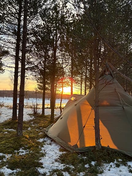 Helsport Varanger Camp 8-10 inklusive kamin