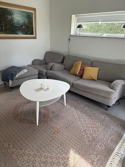 Soffgrupp Mio Oxford. 2- sits soffa, fåtölj samt pall.