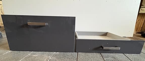Ikea lådor med front och handtag 100kr styck.