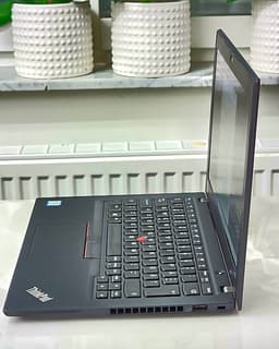 Lenovo ThinkPad i5 8th gen 256Nvme  8GB Ram Laddare C UHD 620 win 11
