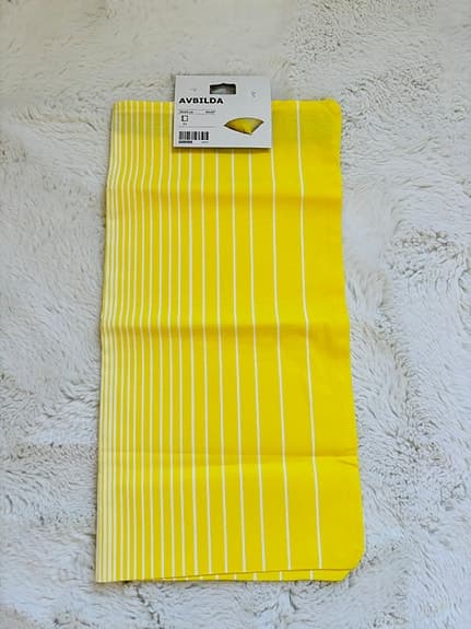 Knallgult kuddfodral från Ikea. Nytt! 50x50 cm. Gult och fint till påsk