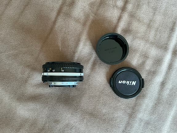 Nikon AI-s 50/1.8 pannkaksobjektiv senaste versionen som nytt