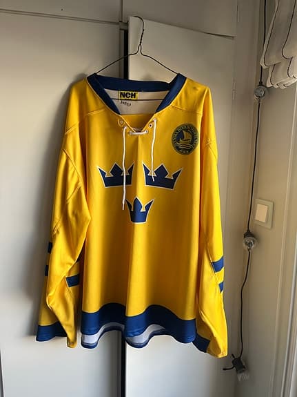 NEH Tre Kronor ishockeytröja gul blå