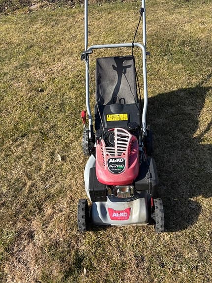 AL-KO bensindriven gräsklippare med uppsamlare