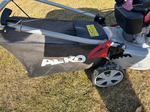 AL-KO bensindriven gräsklippare med uppsamlare