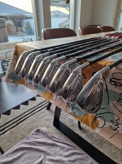 Srixon ZXiR HL. Järnset.  j5-sw. 8st klubbor. Grafitskaft. Regular. Ev byte.