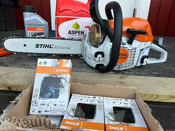 Motorsåg med tillbehör