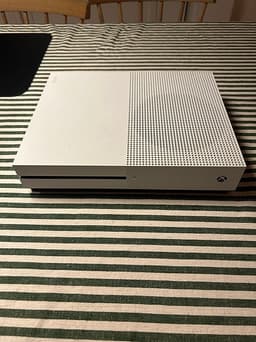 Microsoft Xbox One S spelkonsol vit