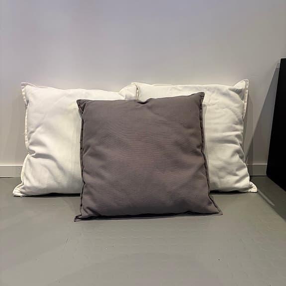 IKEA prydnadskuddar vit och grå
