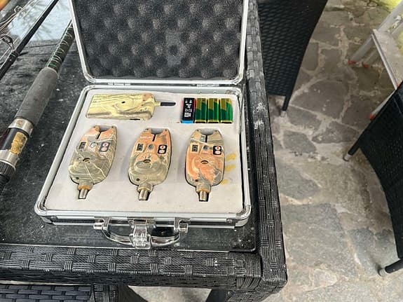 Fiskeset spön rullar beten och tillbehör