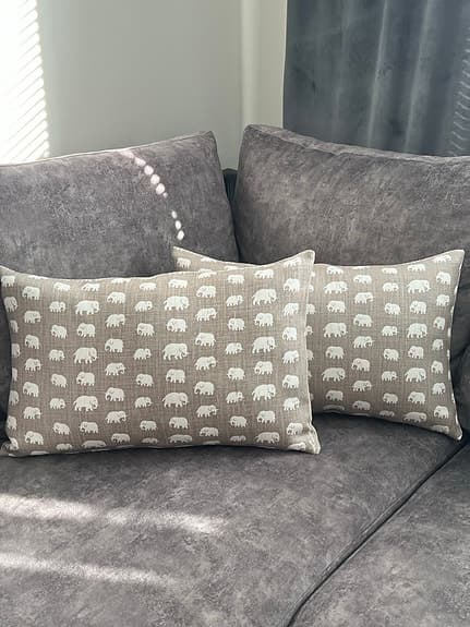2st Kuddfodral/ Tyg Från Svenskt Tenn/ Estrid Ericson / Varm Grå Elefant