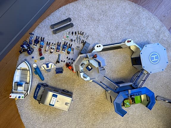 Playmobil polisstation med fordon och figurer