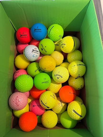 Golfbollar 65st färgade
