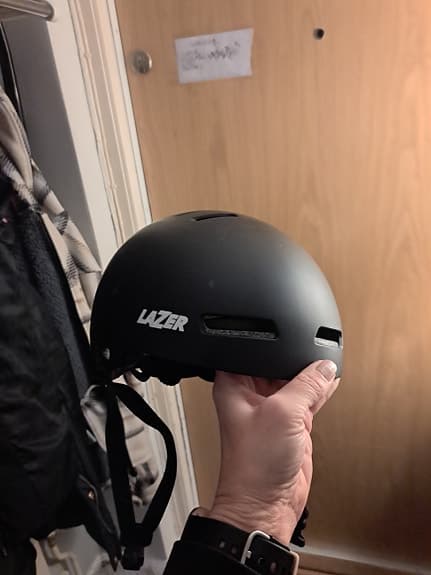 Lazer cykelhjälm svart 55–59 cm