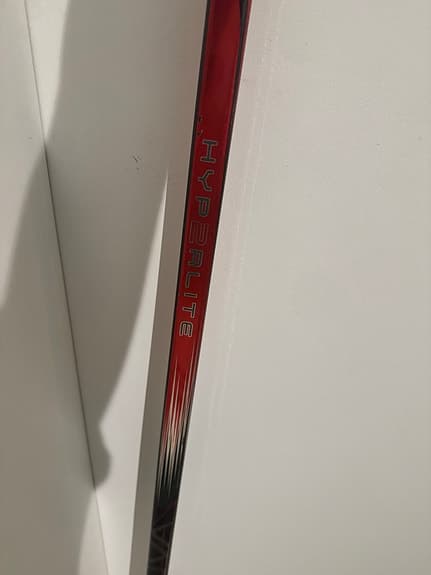 Hockeyklubba P28 55 flex röd/svart