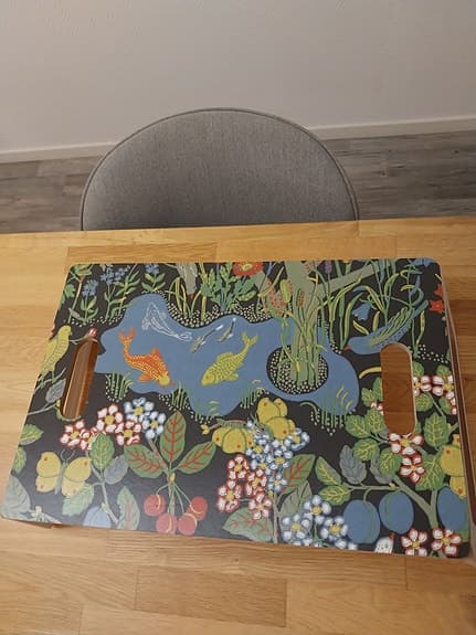 Laptopställ Svenskt Tenn Josef Frank Paradiset svart