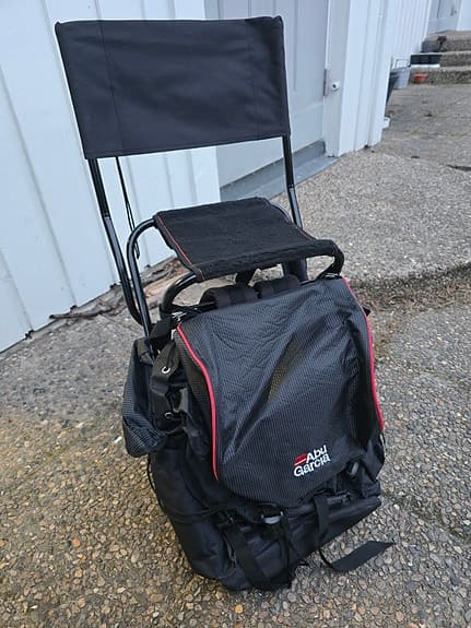 Abu Garcia fiskeryggsäck med stol – som ny