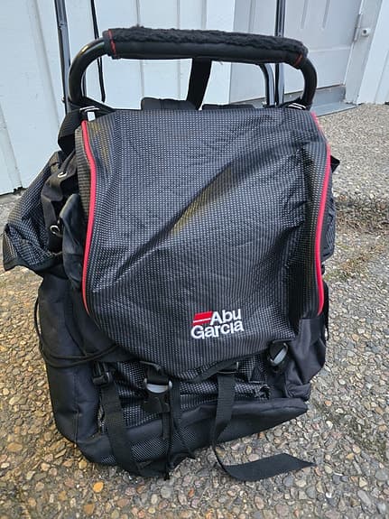 Abu Garcia fiskeryggsäck med stol – som ny