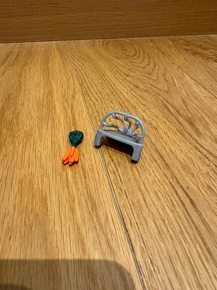 Leksaksset bil med hästsläp häst och figurer