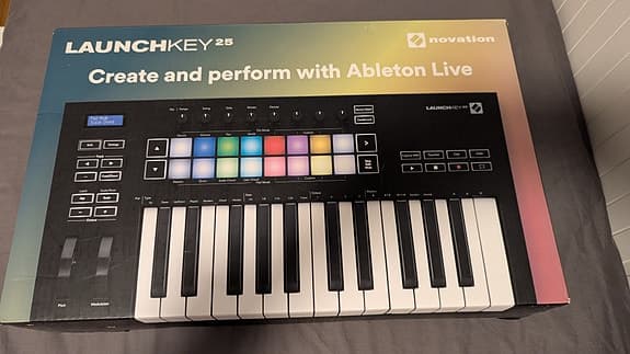 Novation Launchkey 25 MK3