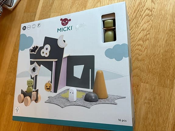 Helt ny barnleksak (Micki)