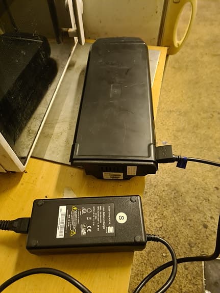 Batteri med laddare till  BATAVUS elcykel