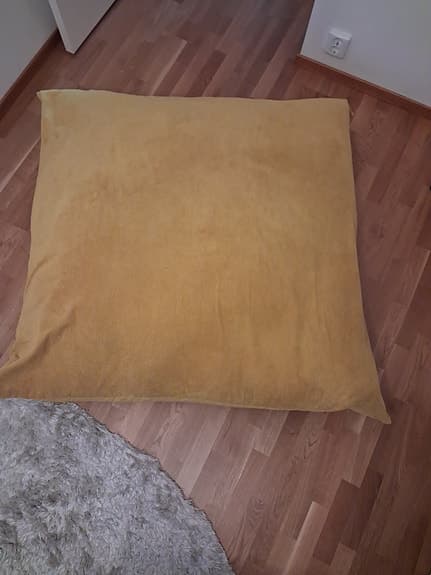 Skön sitt/liggkudde 120x120 cm