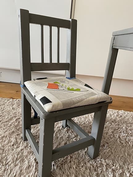 IKEA bord och stol grå